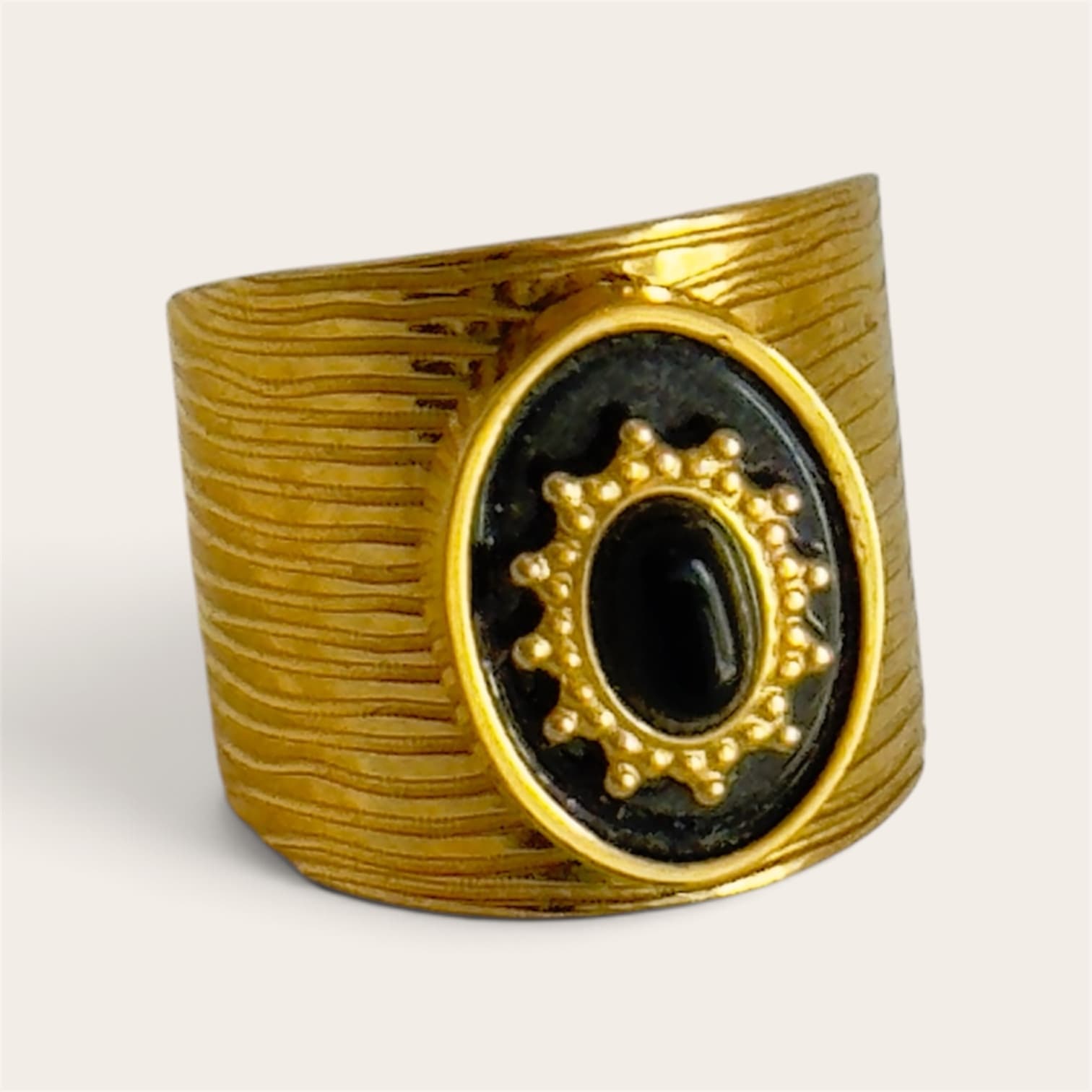 Medallón Aztec | Oro con piedra Azabache