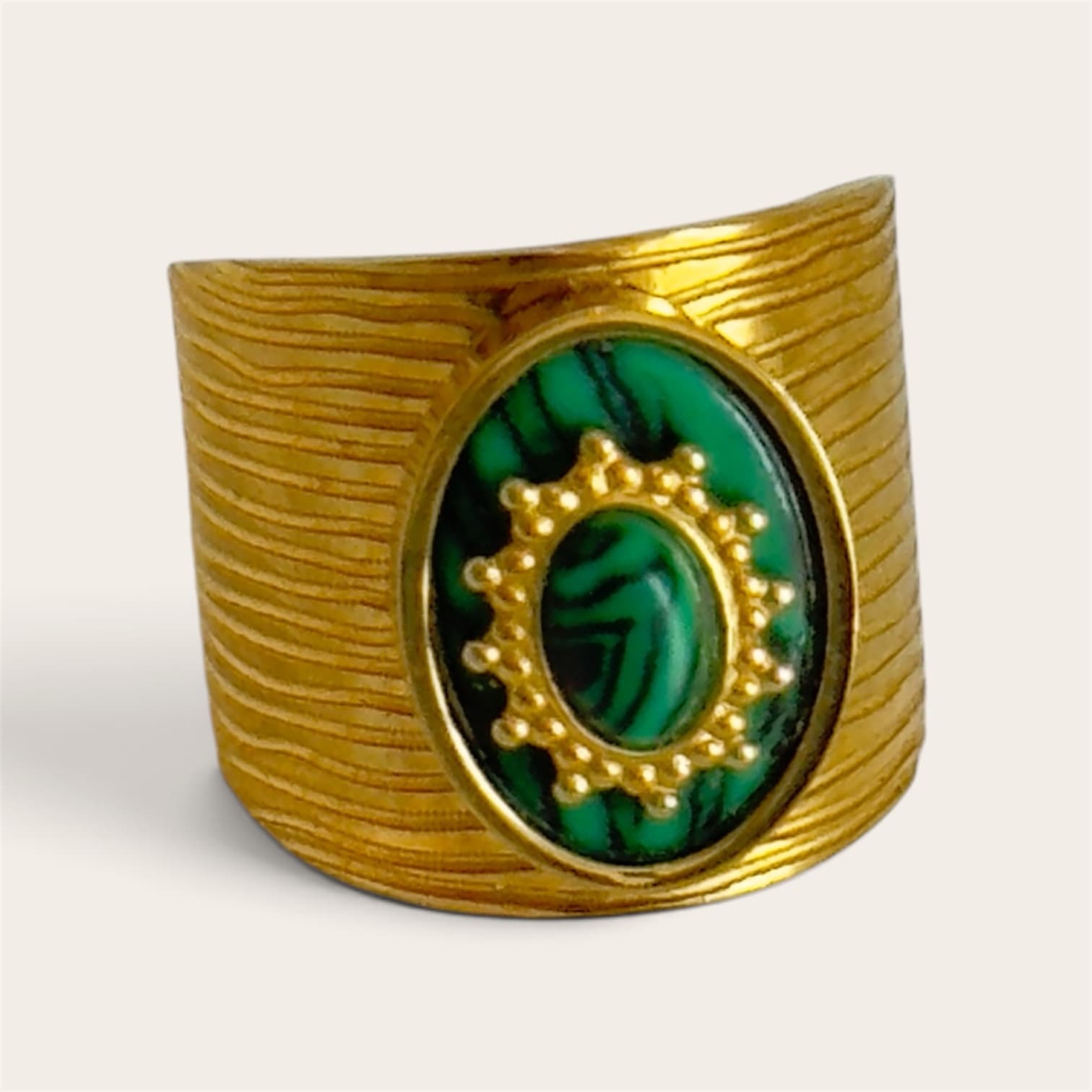 Medallón Aztec | Oro con piedra Verde Jade